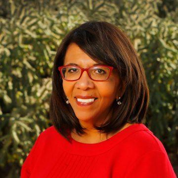 headshot of Marylnn Mack